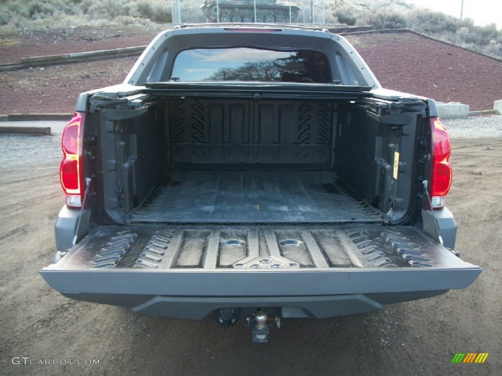 2002 Chevrolet Avalanche The North Face Edition 4x4 Trunk Photos