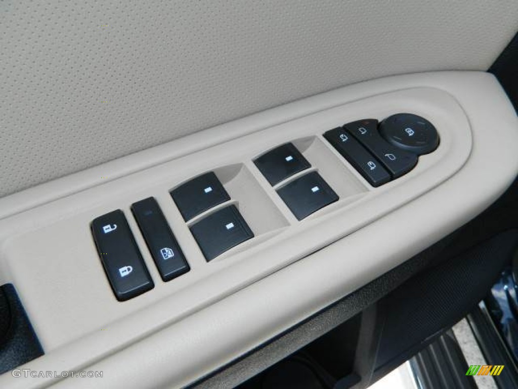2009 Chevrolet Traverse LTZ Controls Photo #76816307