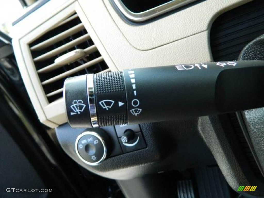 2009 Chevrolet Traverse LTZ Controls Photo #76816413