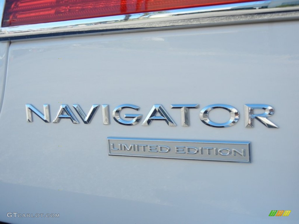 2013 Navigator L Monochrome Limited Edition 4x2 - White Platinum Metallic Tri-Coat / Limited Canyon w/Black Piping photo #4