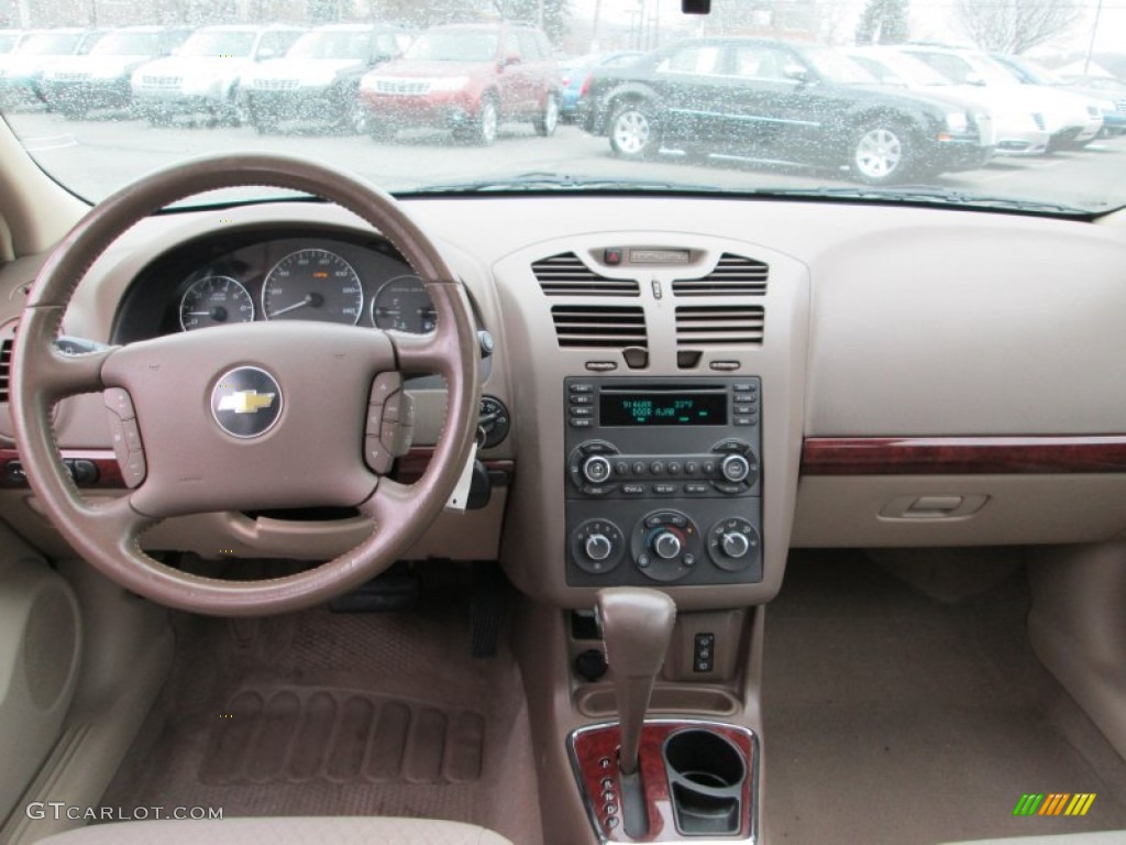 2006 Chevrolet Malibu Maxx LT Wagon Dashboard Photos