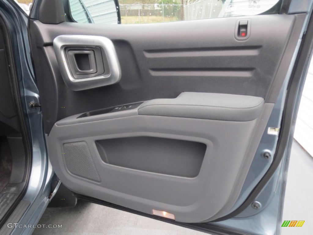 2007 Honda Ridgeline RTX Gray Door Panel Photo #76820318