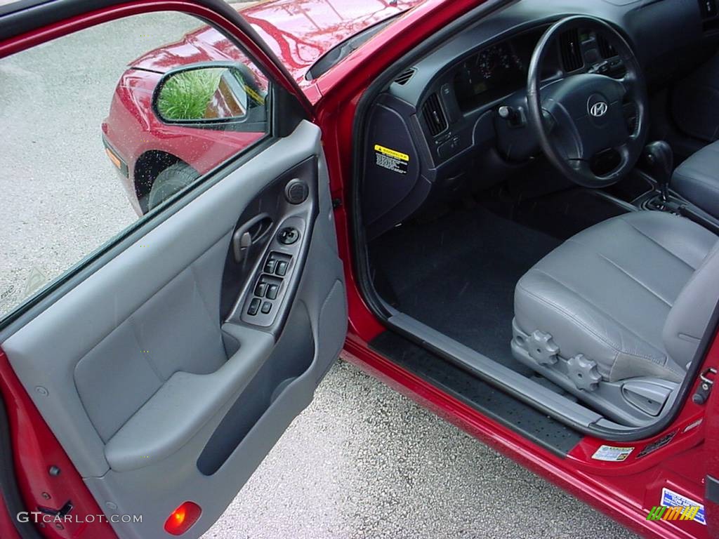 2005 Elantra GT Hatchback - Electric Red Metallic / Gray photo #10