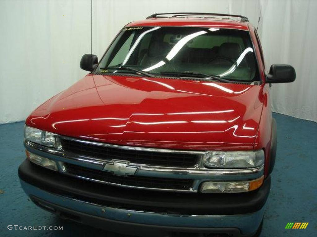 2001 Suburban 1500 LS 4x4 - Victory Red / Light Gray/Neutral photo #2