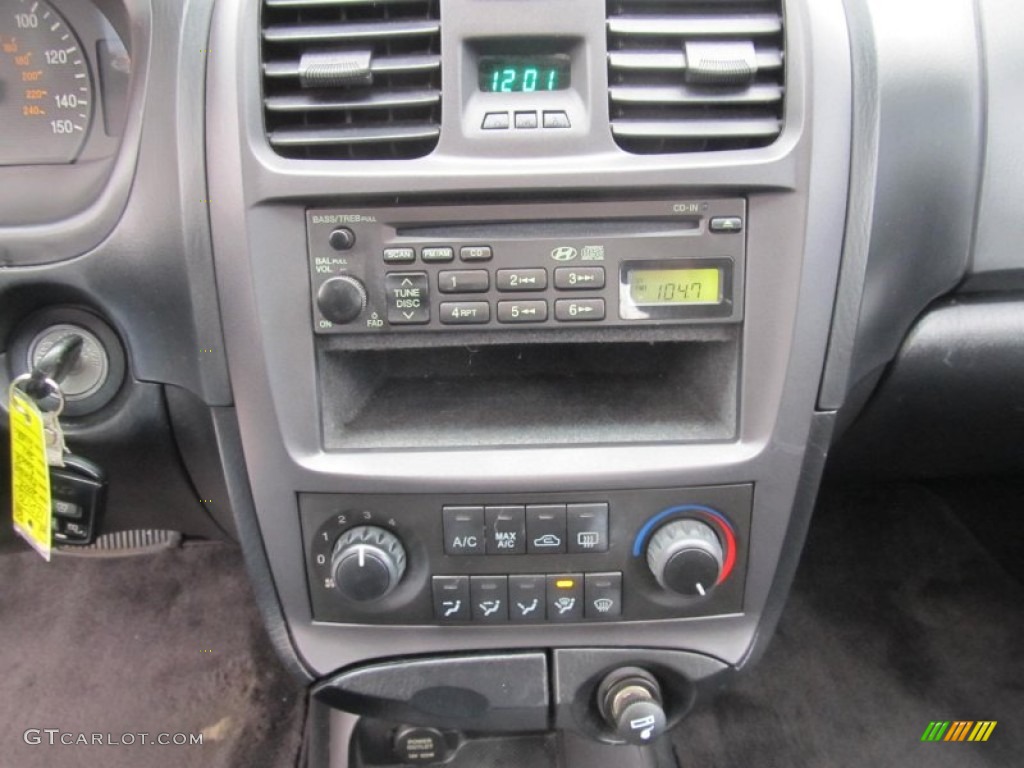 2004 Hyundai Sonata Standard Sonata Model Controls Photos