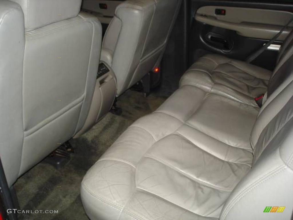 2001 Suburban 1500 LS 4x4 - Victory Red / Light Gray/Neutral photo #7