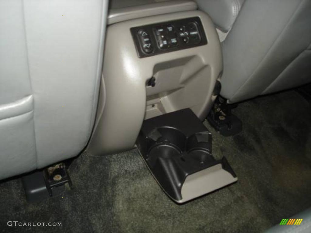 2001 Suburban 1500 LS 4x4 - Victory Red / Light Gray/Neutral photo #9