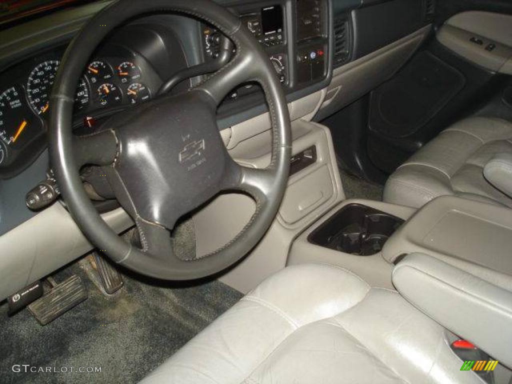 2001 Suburban 1500 LS 4x4 - Victory Red / Light Gray/Neutral photo #10