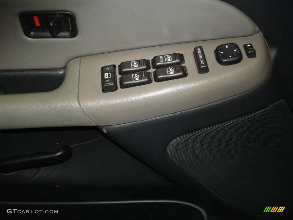 2001 Suburban 1500 LS 4x4 - Victory Red / Light Gray/Neutral photo #12