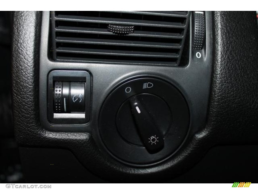 2004 Golf GLS 4 Door - Blue Anthracite Metallic / Black photo #41