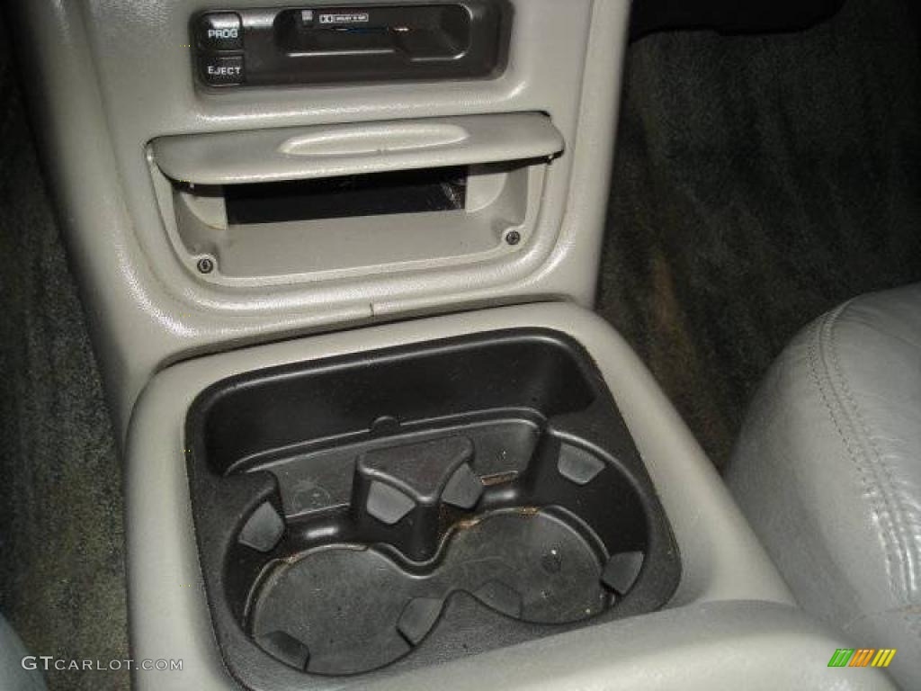 2001 Suburban 1500 LS 4x4 - Victory Red / Light Gray/Neutral photo #15