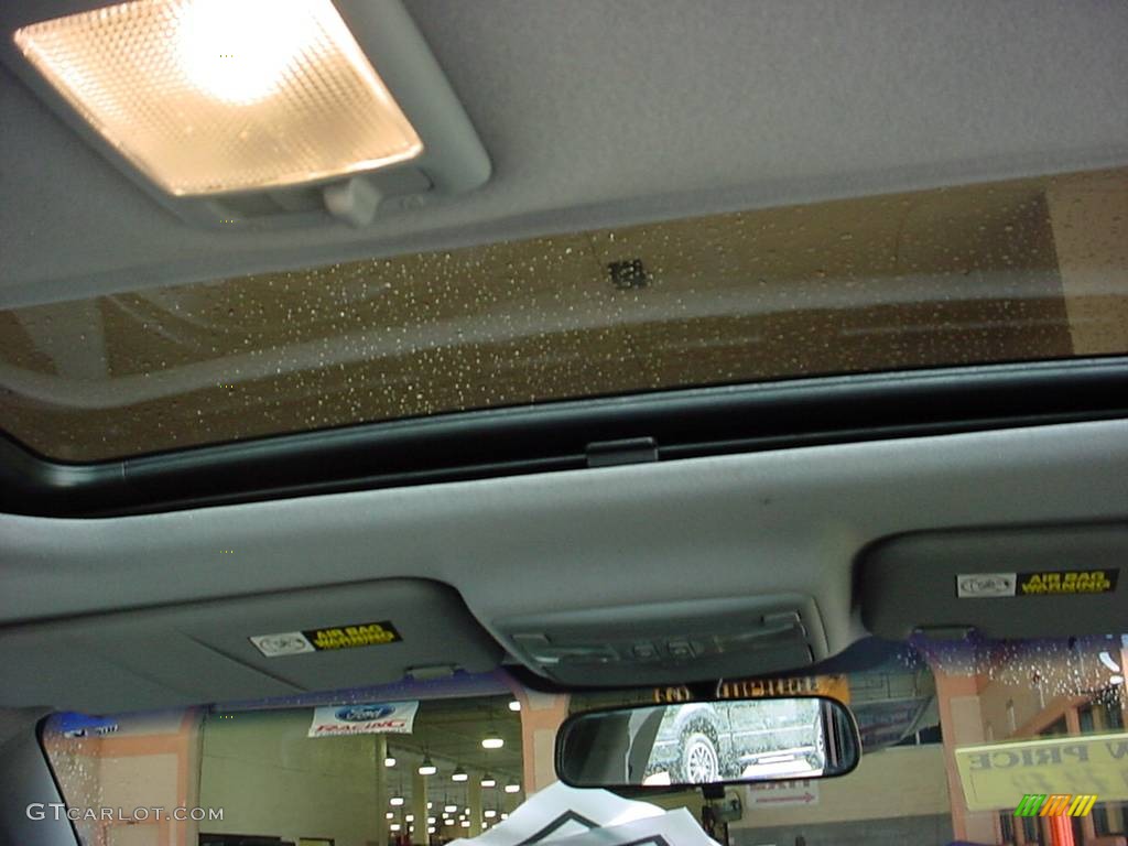 2005 Elantra GT Hatchback - Electric Red Metallic / Gray photo #16