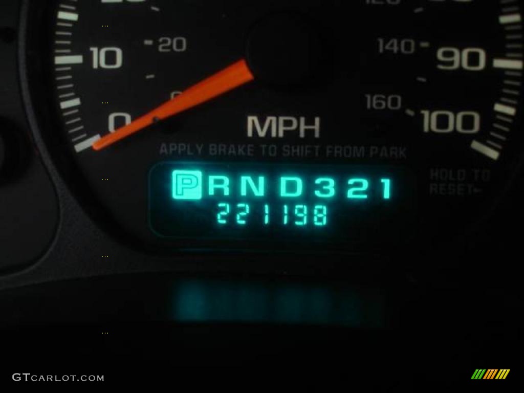 2001 Suburban 1500 LS 4x4 - Victory Red / Light Gray/Neutral photo #16