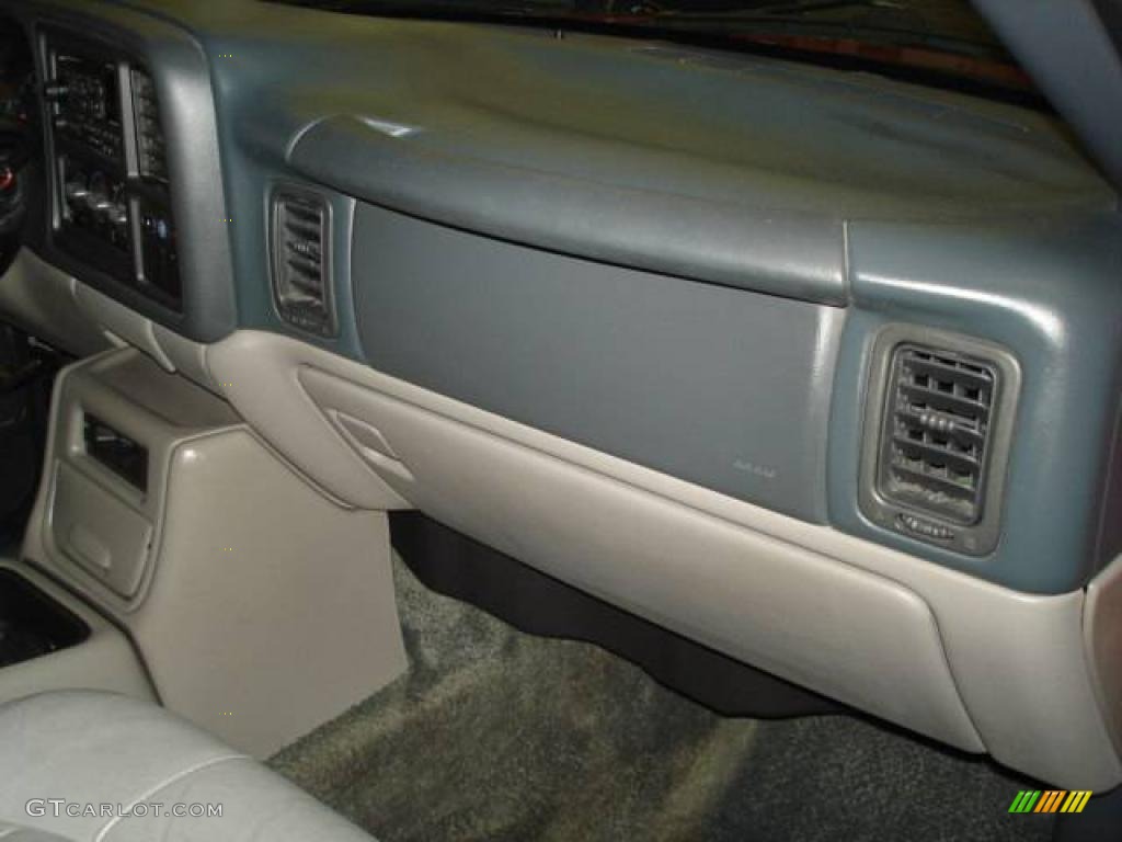 2001 Suburban 1500 LS 4x4 - Victory Red / Light Gray/Neutral photo #21