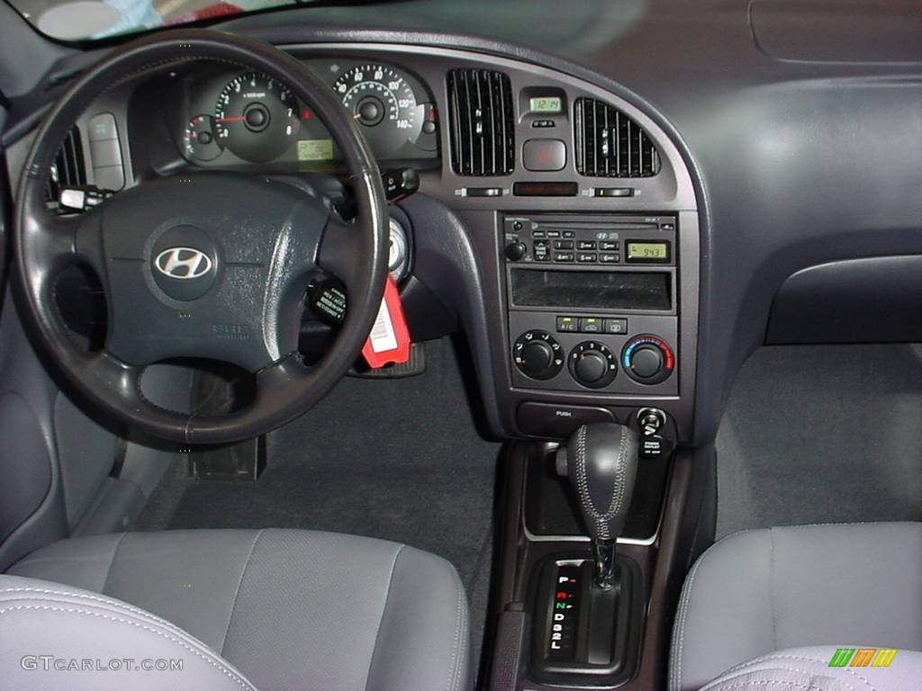 2005 Elantra GT Hatchback - Electric Red Metallic / Gray photo #17