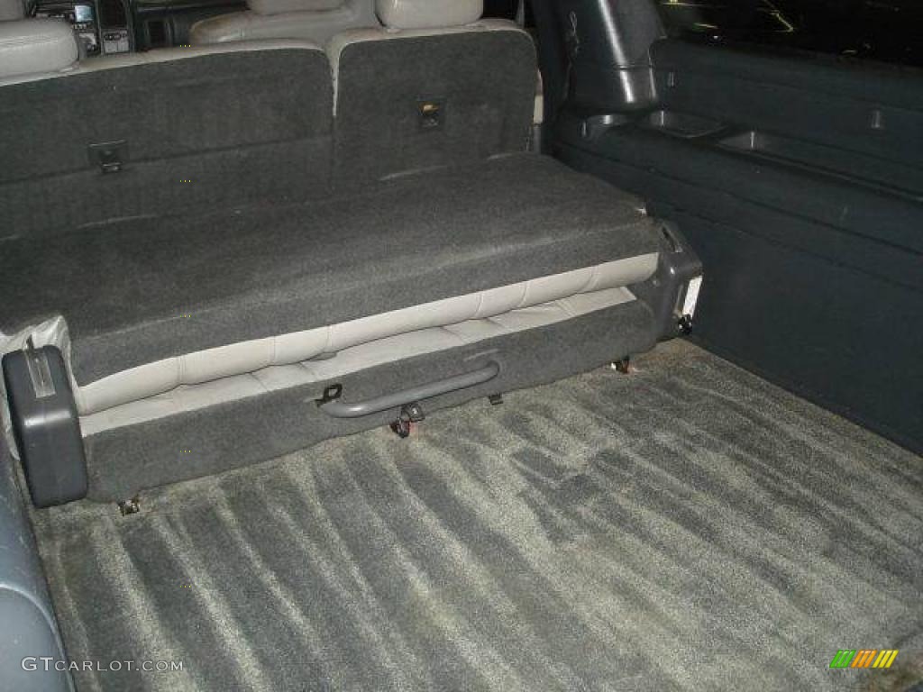 2001 Suburban 1500 LS 4x4 - Victory Red / Light Gray/Neutral photo #33