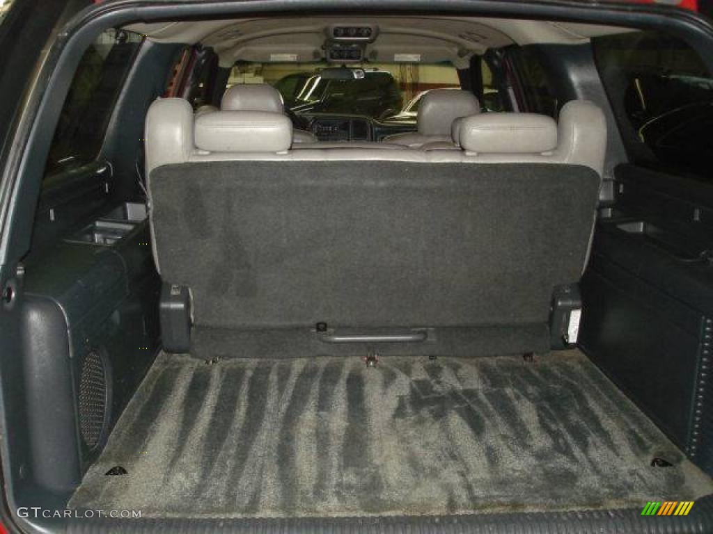 2001 Suburban 1500 LS 4x4 - Victory Red / Light Gray/Neutral photo #34