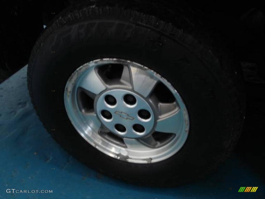 2001 Suburban 1500 LS 4x4 - Victory Red / Light Gray/Neutral photo #36