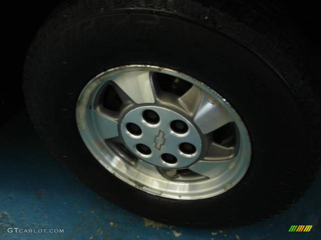 2001 Suburban 1500 LS 4x4 - Victory Red / Light Gray/Neutral photo #37