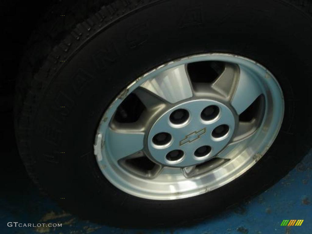 2001 Suburban 1500 LS 4x4 - Victory Red / Light Gray/Neutral photo #38