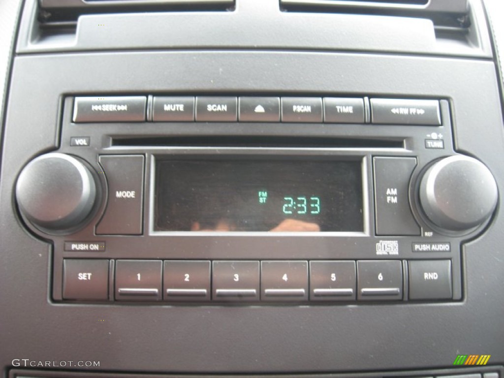 2005 Dodge Durango ST 4x4 Audio System Photos