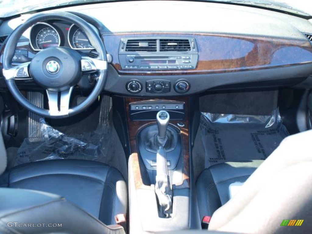 2006 BMW Z4 3.0i Roadster Black Dashboard Photo #76828619