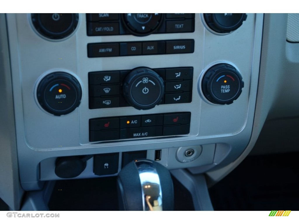 2010 Mercury Mariner V6 Premier Controls Photos