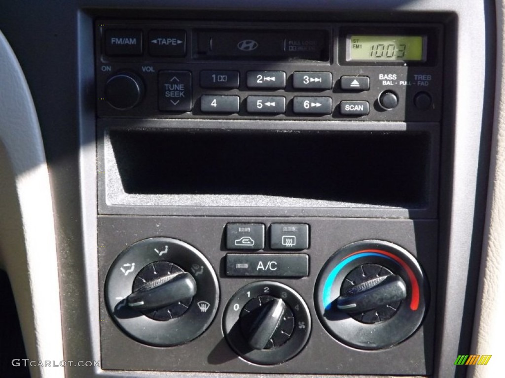 2002 Elantra GLS Sedan - Champagne Beige / Beige photo #11
