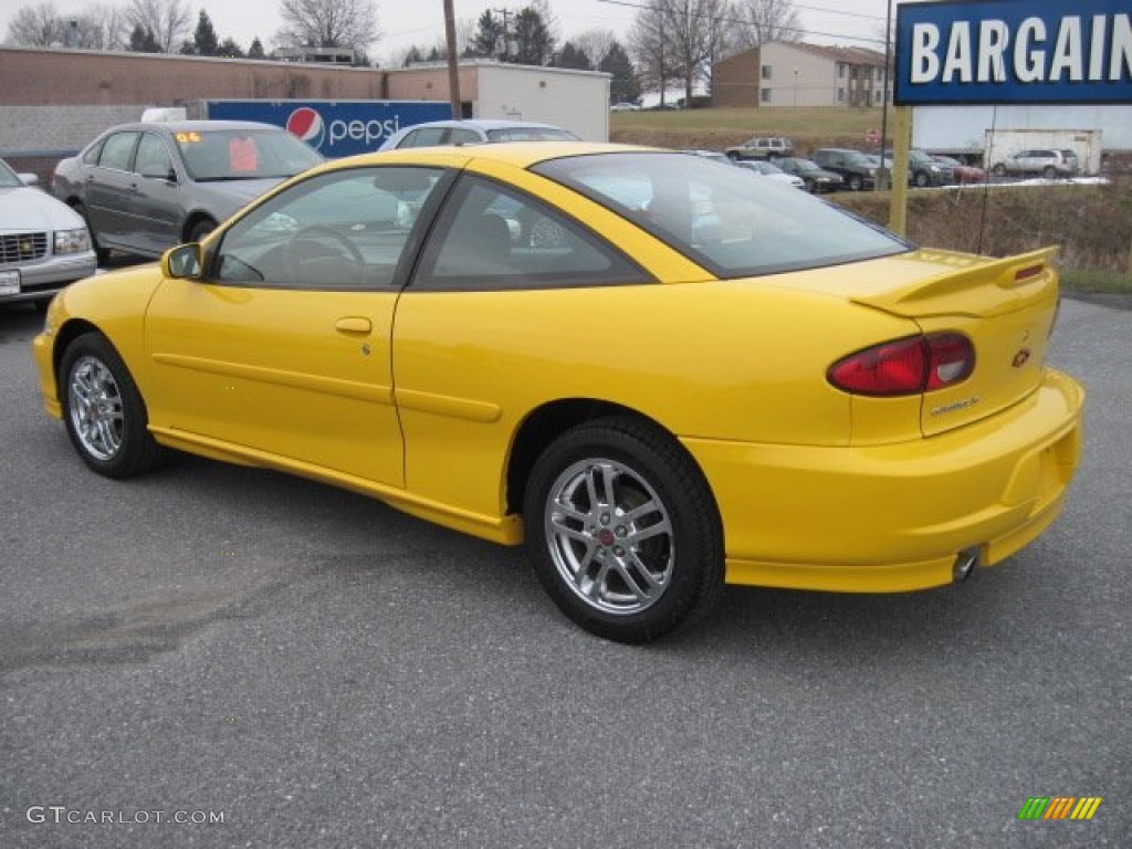2002 Cavalier LS Sport Coupe - Yellow / Graphite photo #3
