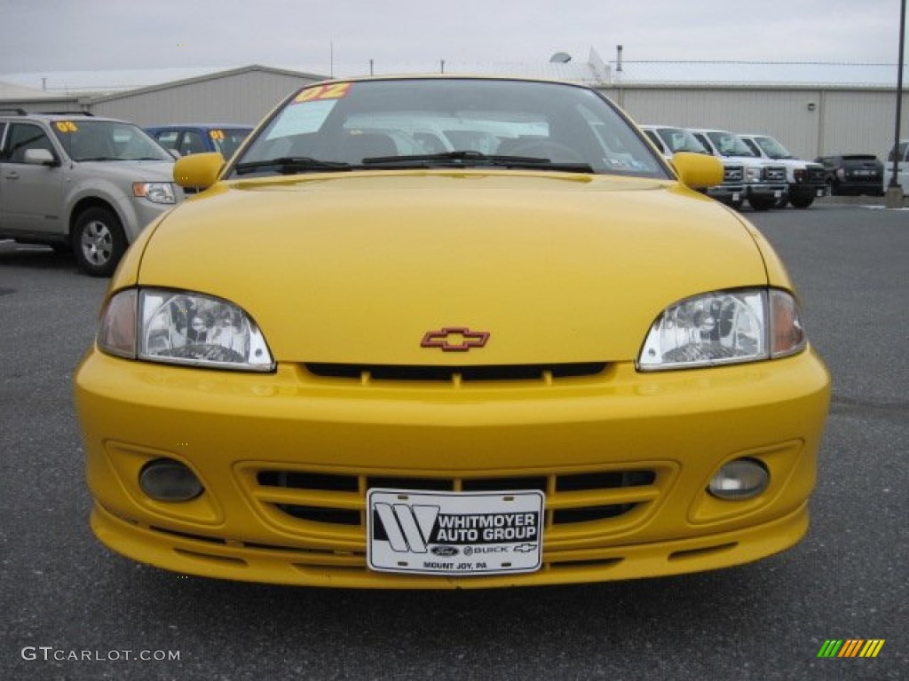 2002 Cavalier LS Sport Coupe - Yellow / Graphite photo #6