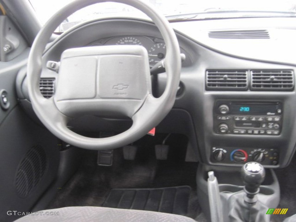 2002 Cavalier LS Sport Coupe - Yellow / Graphite photo #10