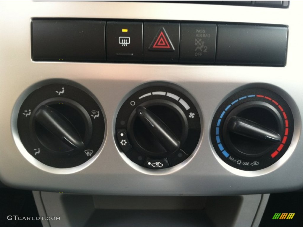 2008 Chrysler PT Cruiser LX Controls Photo #76839561