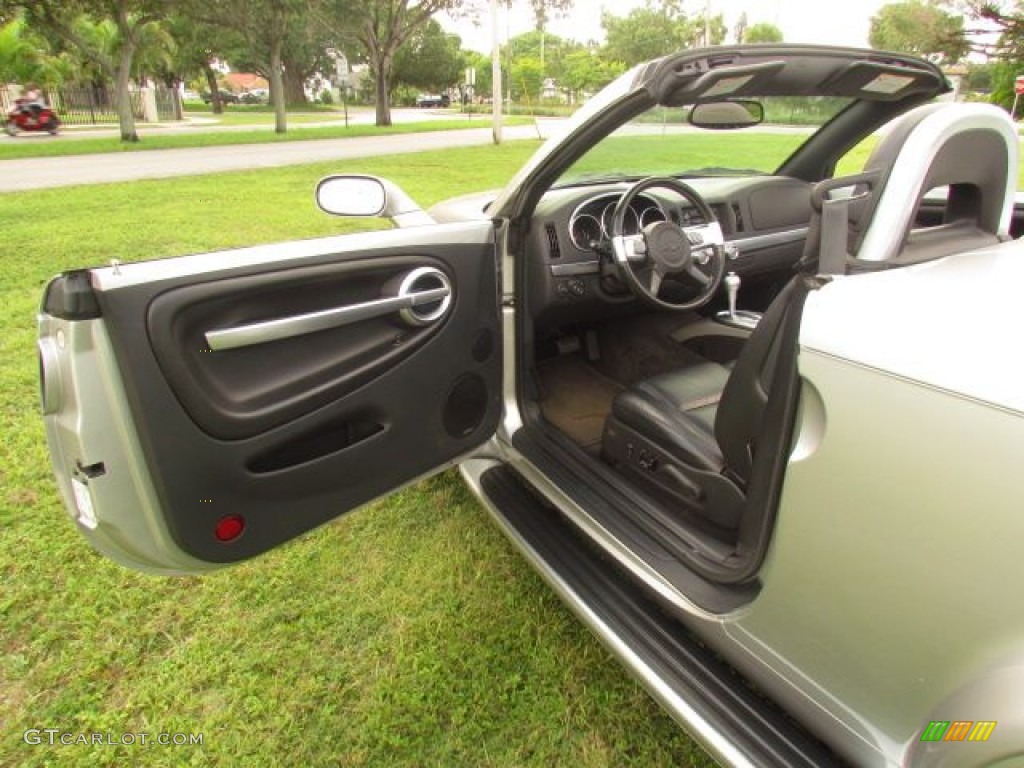 Ebony Interior 2004 Chevrolet SSR Standard SSR Model Photo #76842990
