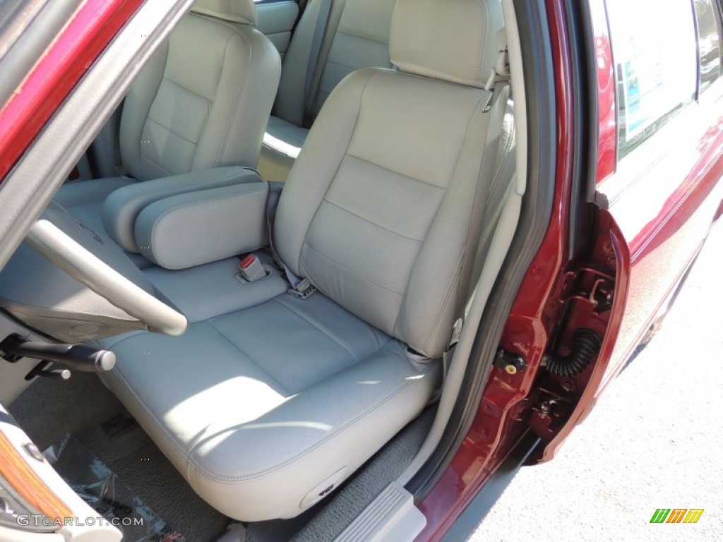 2004 Ford Crown Victoria LX Front Seat Photo #76843944
