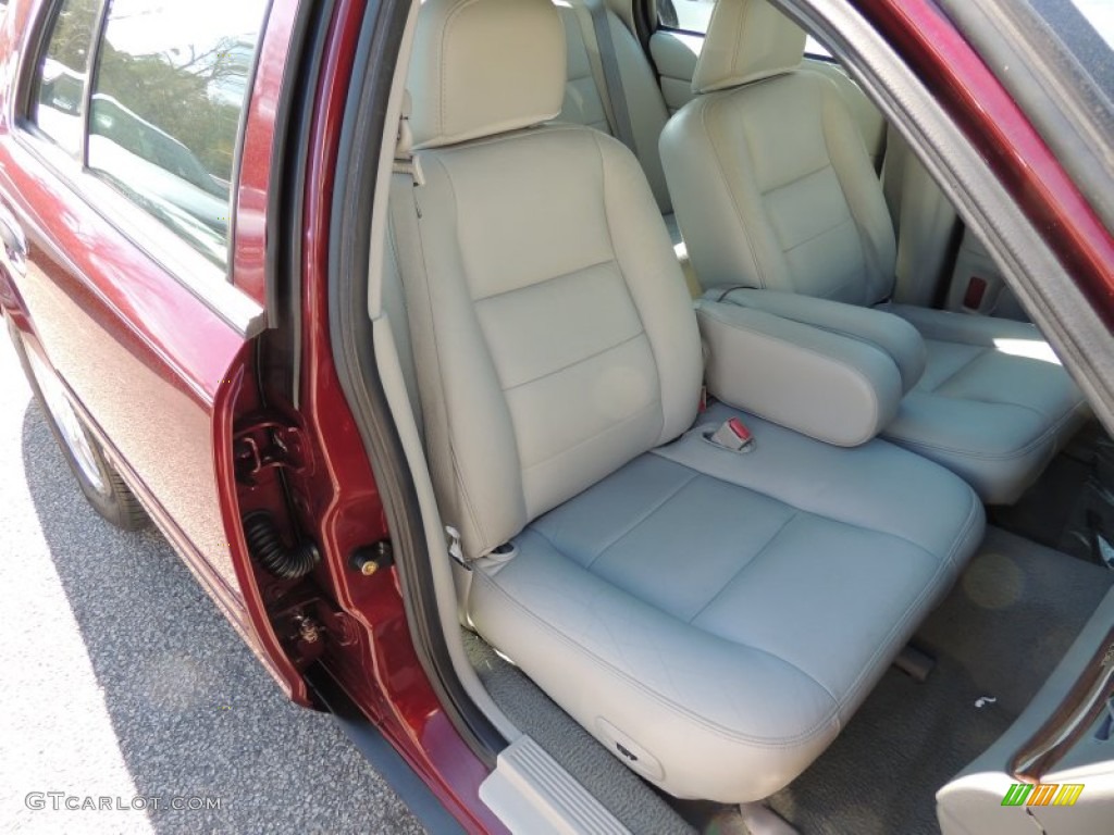 2004 Crown Victoria LX - Dark Toreador Red Metallic / Light Flint photo #9