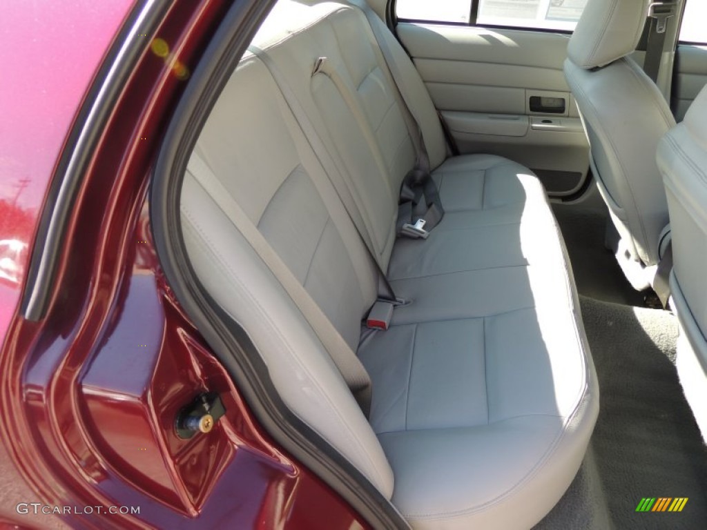 2004 Crown Victoria LX - Dark Toreador Red Metallic / Light Flint photo #11
