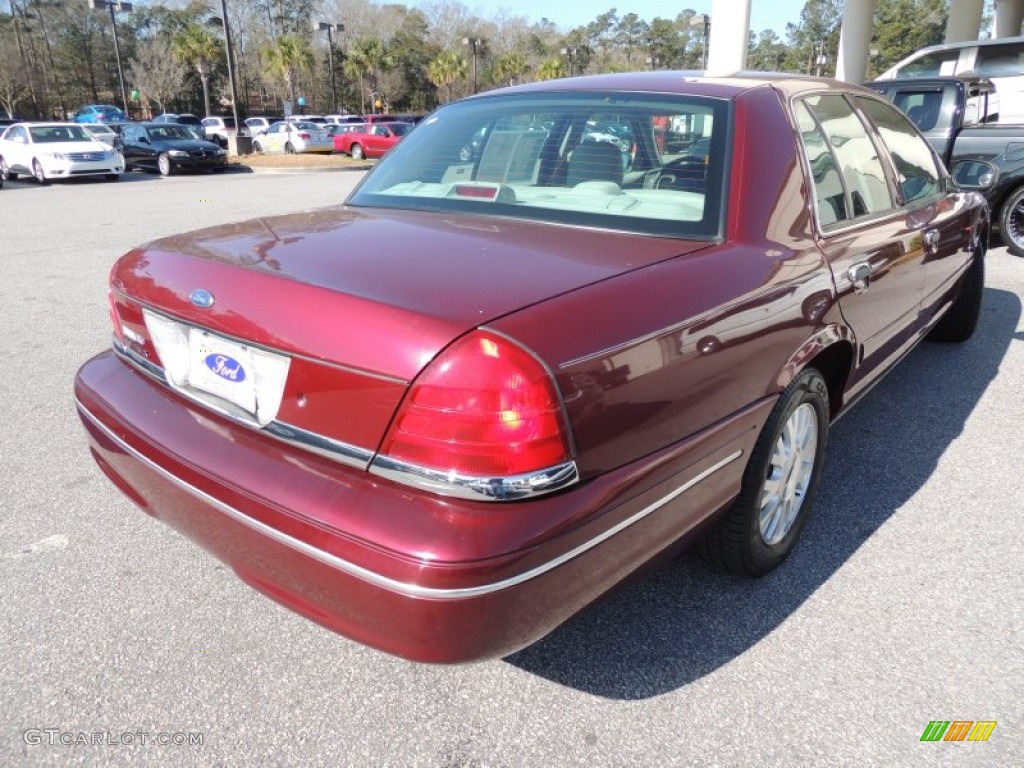 2004 Crown Victoria LX - Dark Toreador Red Metallic / Light Flint photo #14