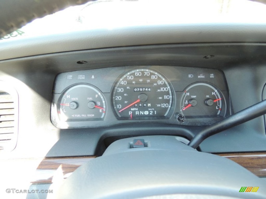 2004 Ford Crown Victoria LX Gauges Photos