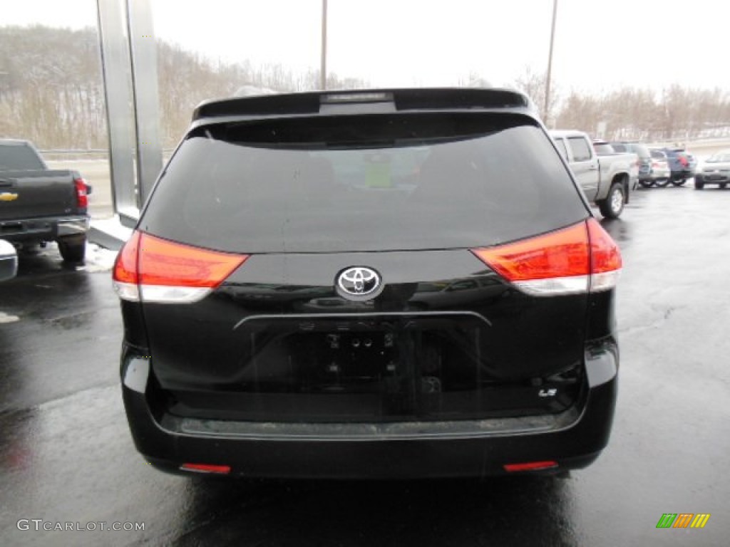 2012 Sienna LE - Black / Light Gray photo #7