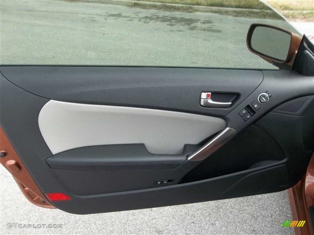 2013 Hyundai Genesis Coupe 2.0T Premium Gray Leather/Gray Cloth Door Panel Photo #76850202