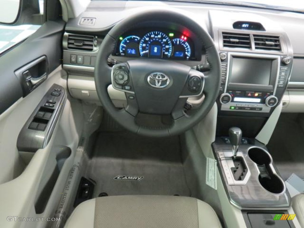 2013 Camry Hybrid XLE - Classic Silver Metallic / Light Gray photo #5