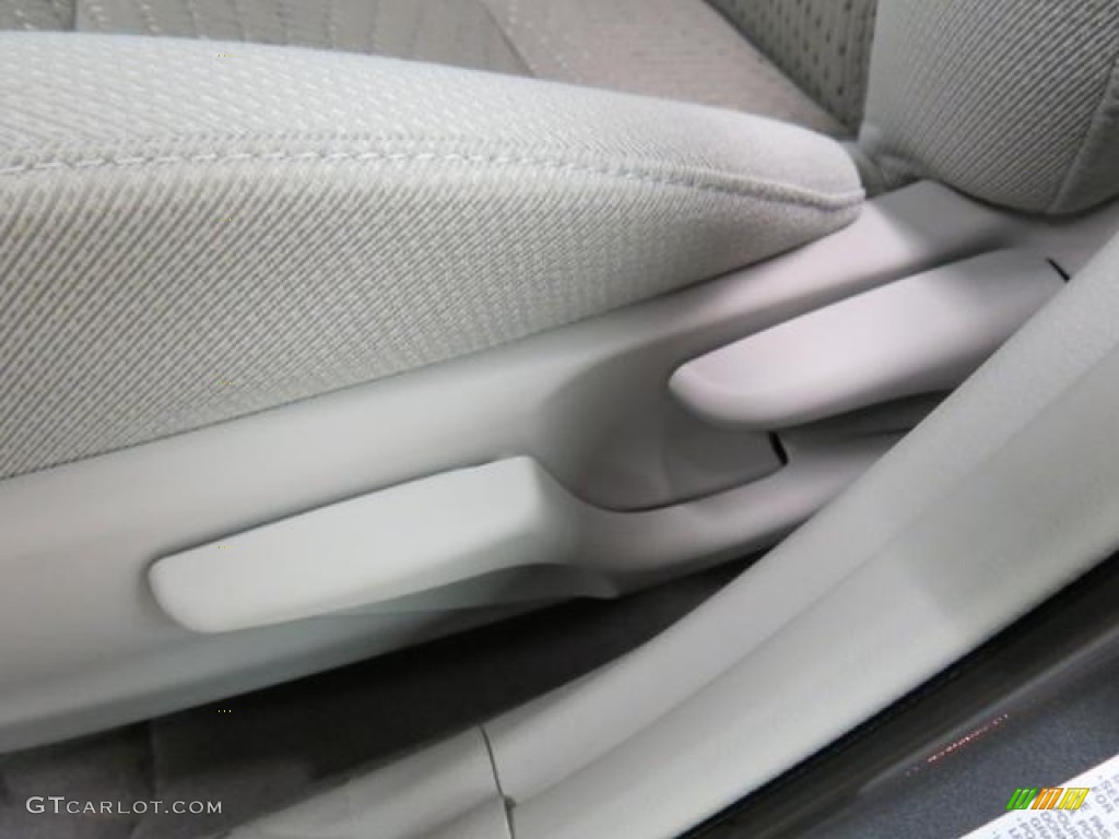 2013 Camry Hybrid LE - Magnetic Gray Metallic / Light Gray photo #9