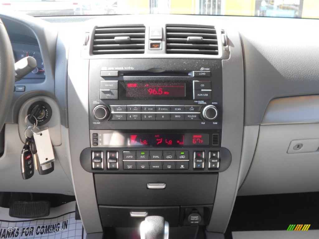 2009 Kia Borrego EX V6 Controls Photo #76852086