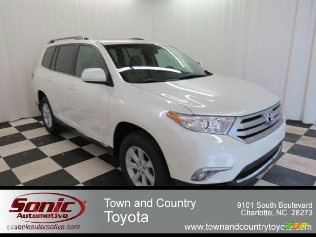 Blizzard White Pearl Toyota Highlander