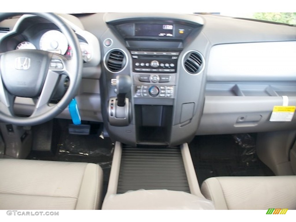 2013 Pilot LX - Taffeta White / Gray photo #15