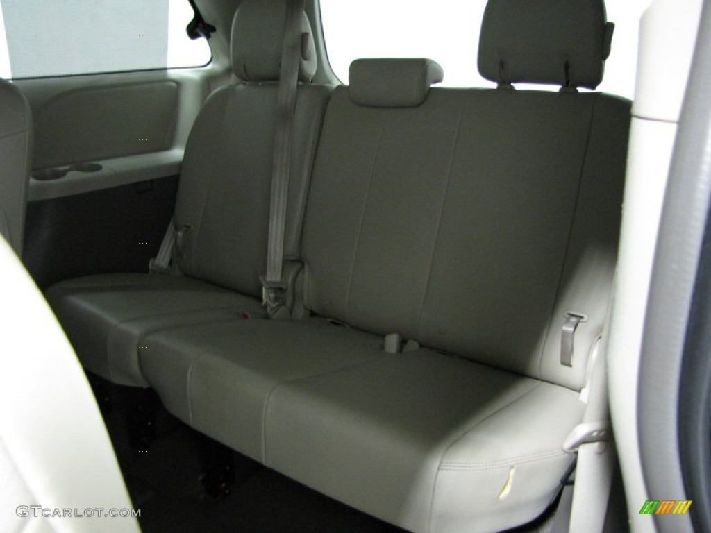 2011 Sienna XLE - Black / Light Gray photo #7