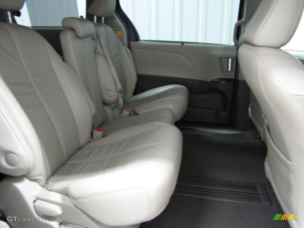 2011 Sienna XLE - Black / Light Gray photo #9