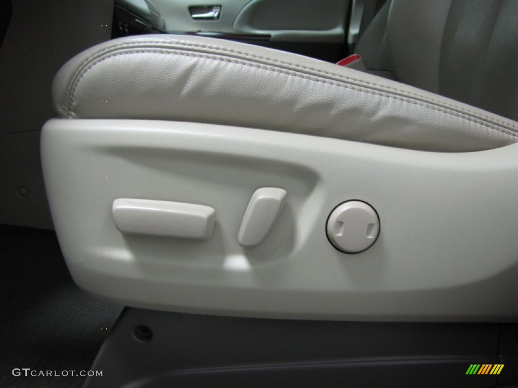 2011 Sienna XLE - Black / Light Gray photo #11