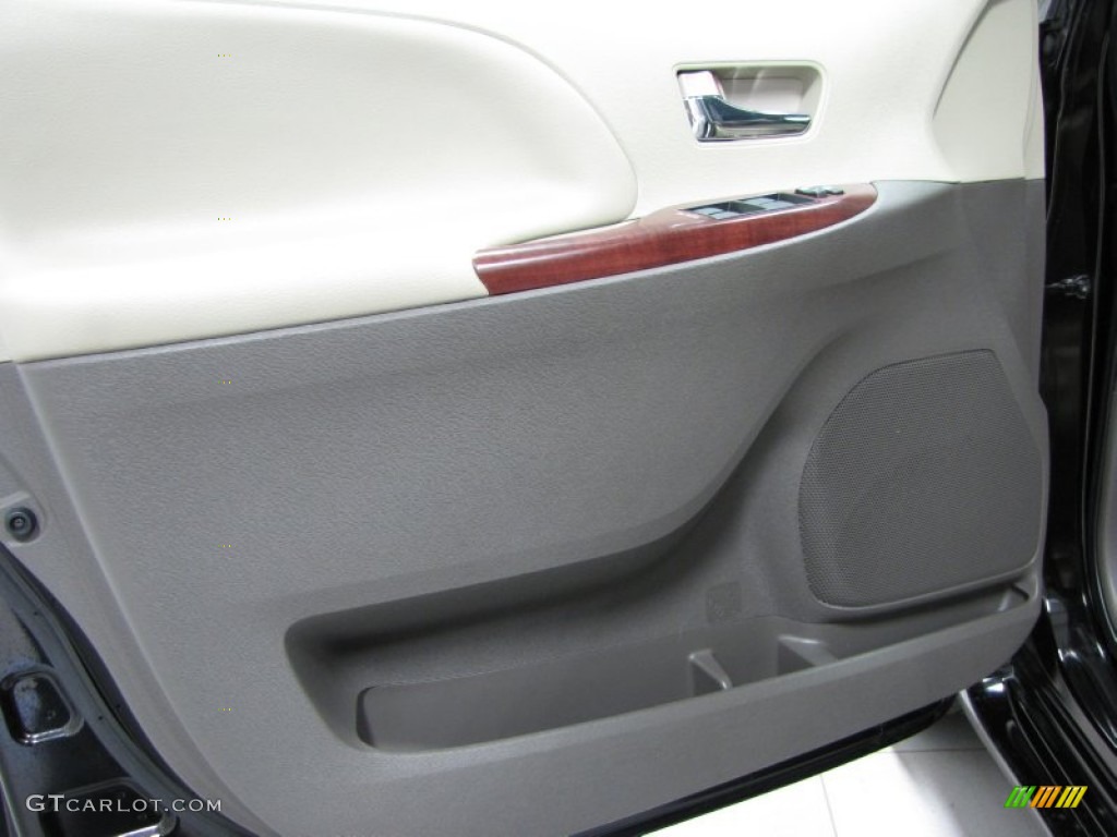 2011 Sienna XLE - Black / Light Gray photo #12