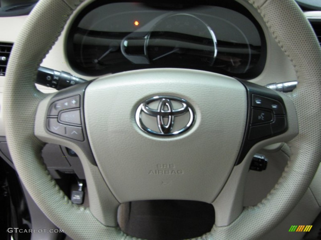 2011 Sienna XLE - Black / Light Gray photo #15